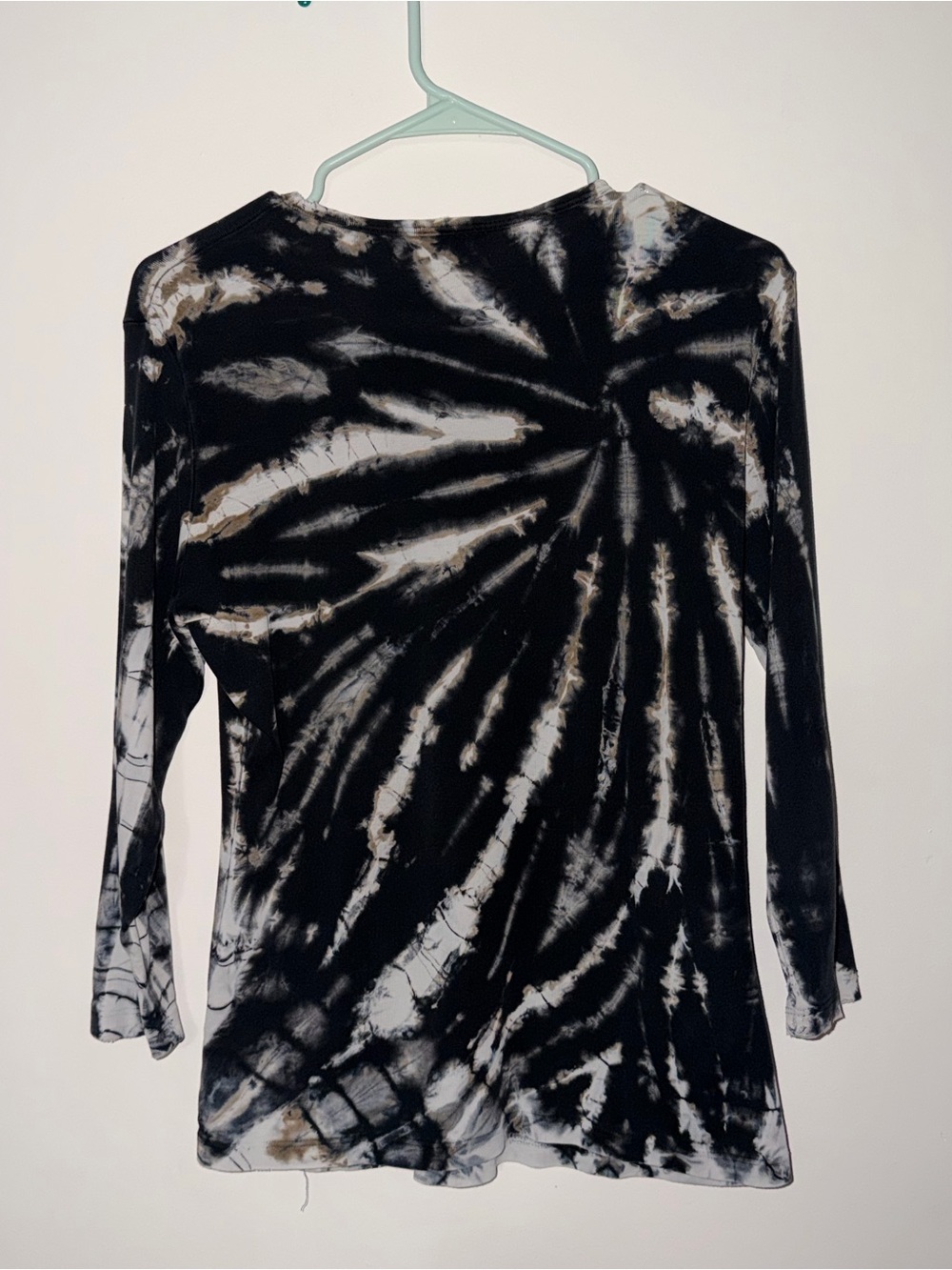 Tryst Black & White Spiral Tie-Dye Long Sleeve Tee - Picture 3 of 5